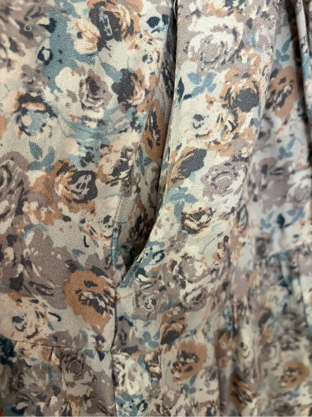 Carly Jean Los Angeles Puff-Sleeve Mini Dress in Cream and Blue Floral - Picture 3 of 5